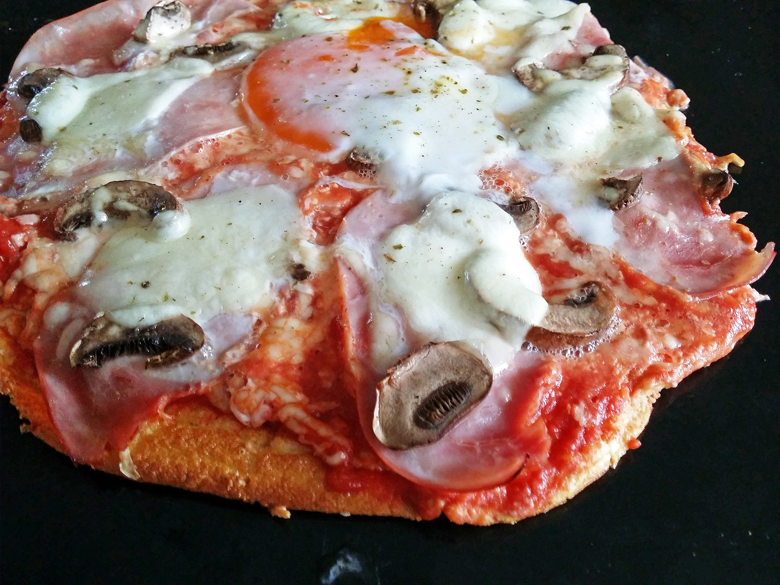 Low Carb Pizzateig mit Quark - Pizza - GuteKueche.ch