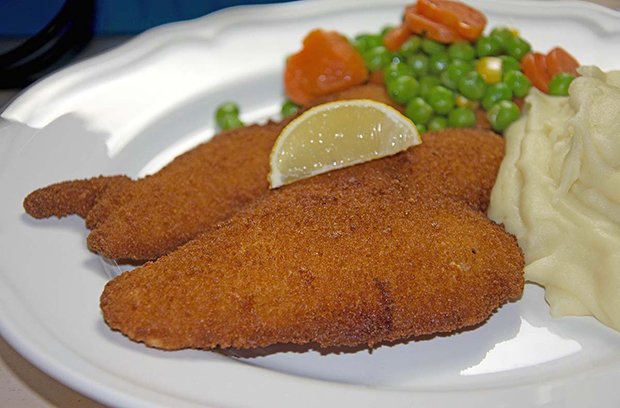 Die panierte Scholle ist ein leichtes Rezept um diesen Fisch zuzubereiten -  GuteKueche.ch