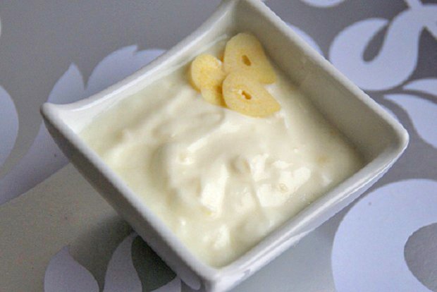 Türkische Joghurt-Knoblauch-Zitronen-Sauce - Rezept - GuteKueche.ch